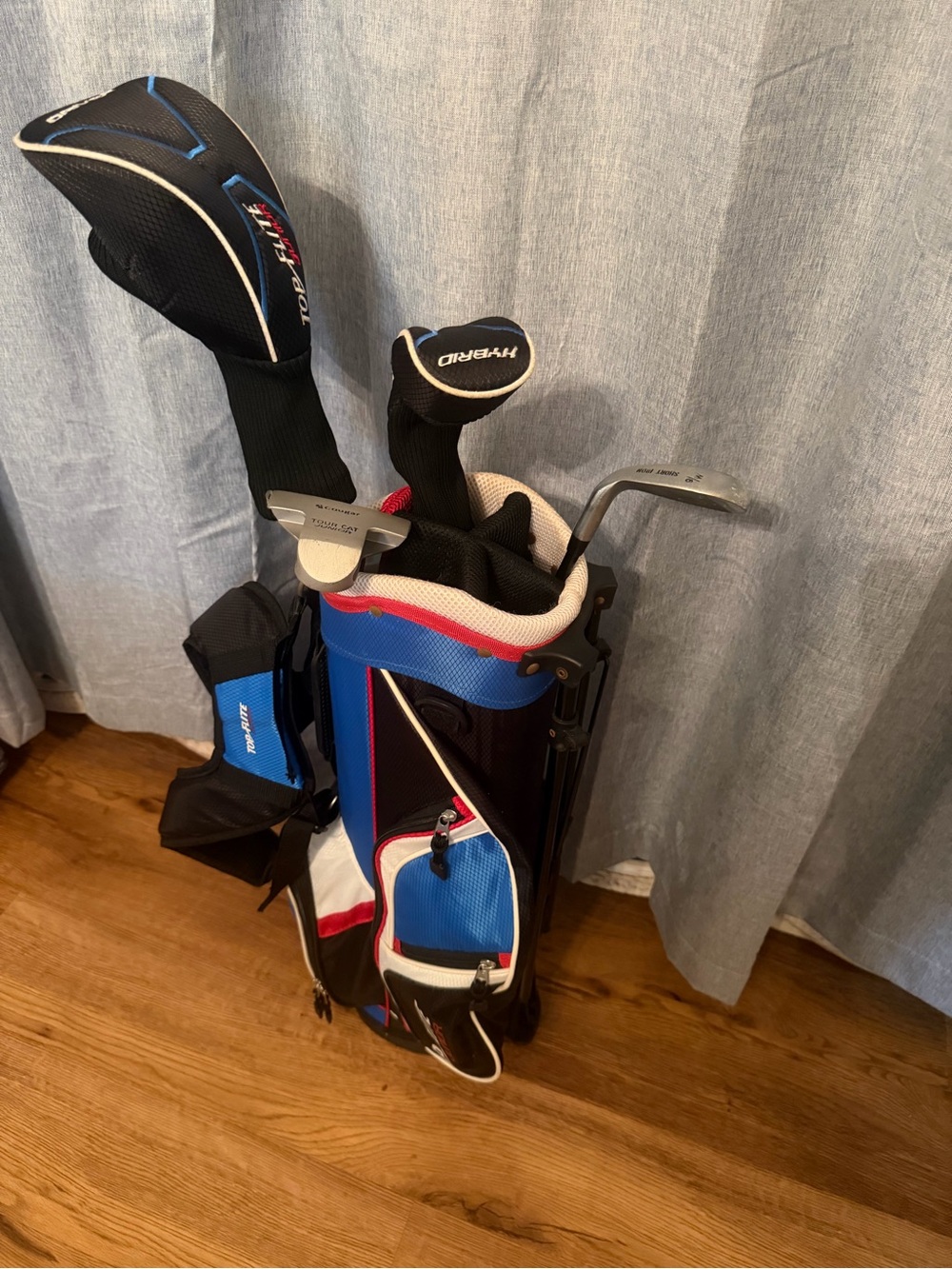 Youth Right Handed Golf Clubs and Bag